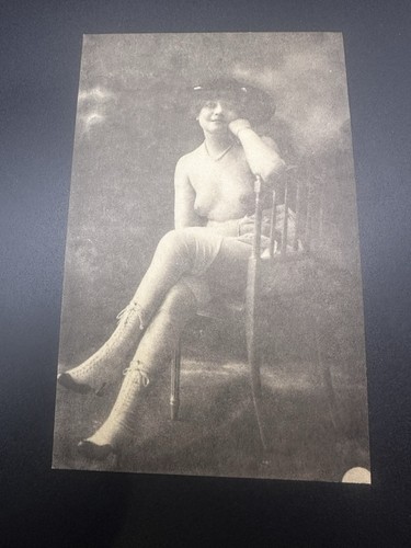 Antica cartolina boudoir
