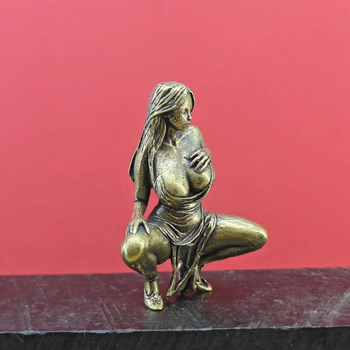 Scultura statua ottone squat